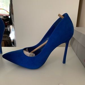 New in box Herstyle Blue suede knife heel pump 7.5
